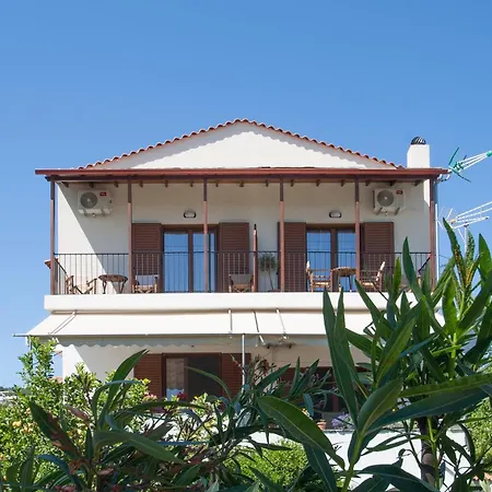 Ben'S Apartments - Studio Skiathos Town Exterior photo