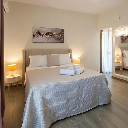 Ben'S Apartments - Studio Skiathos Town Exterior photo