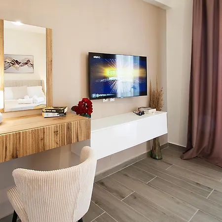 Ben'S Apartments - Studio Skiathos Town Exterior photo